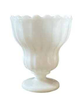 Milk glass vase vintage ribbed scalloped